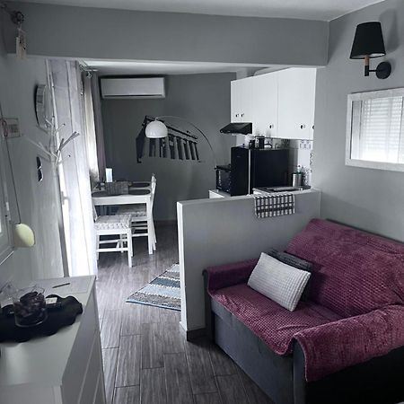 Cozy Studio Apartment In The Heart Of Atenas Exterior foto